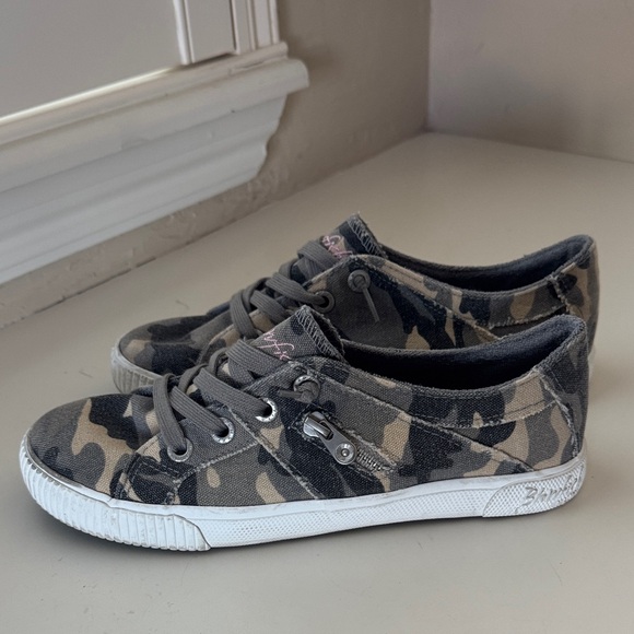 Blowfish Malibu Women's Camouflage Canvas Sneakers - Picture 1 of 6